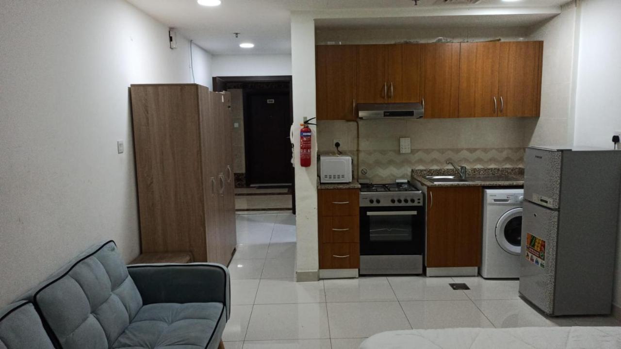 Budget Rental Studio Apartments In Dubai Exterior photo